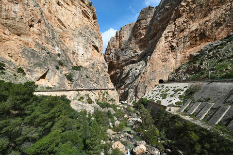 Caminito del Rey: Guided Tour with 1 Water and Shuttle Bus Caminito del Rey: Guided Tour with 1 Drink and Shuttle Bus