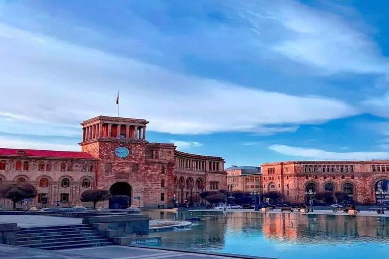 Viagem particular de 1 dia para Saghmosavank - Monumento do Alfabeto e YerevanPasseio particular de um dia para Saghmosavank - Monumento do Alfabeto e Yerevan