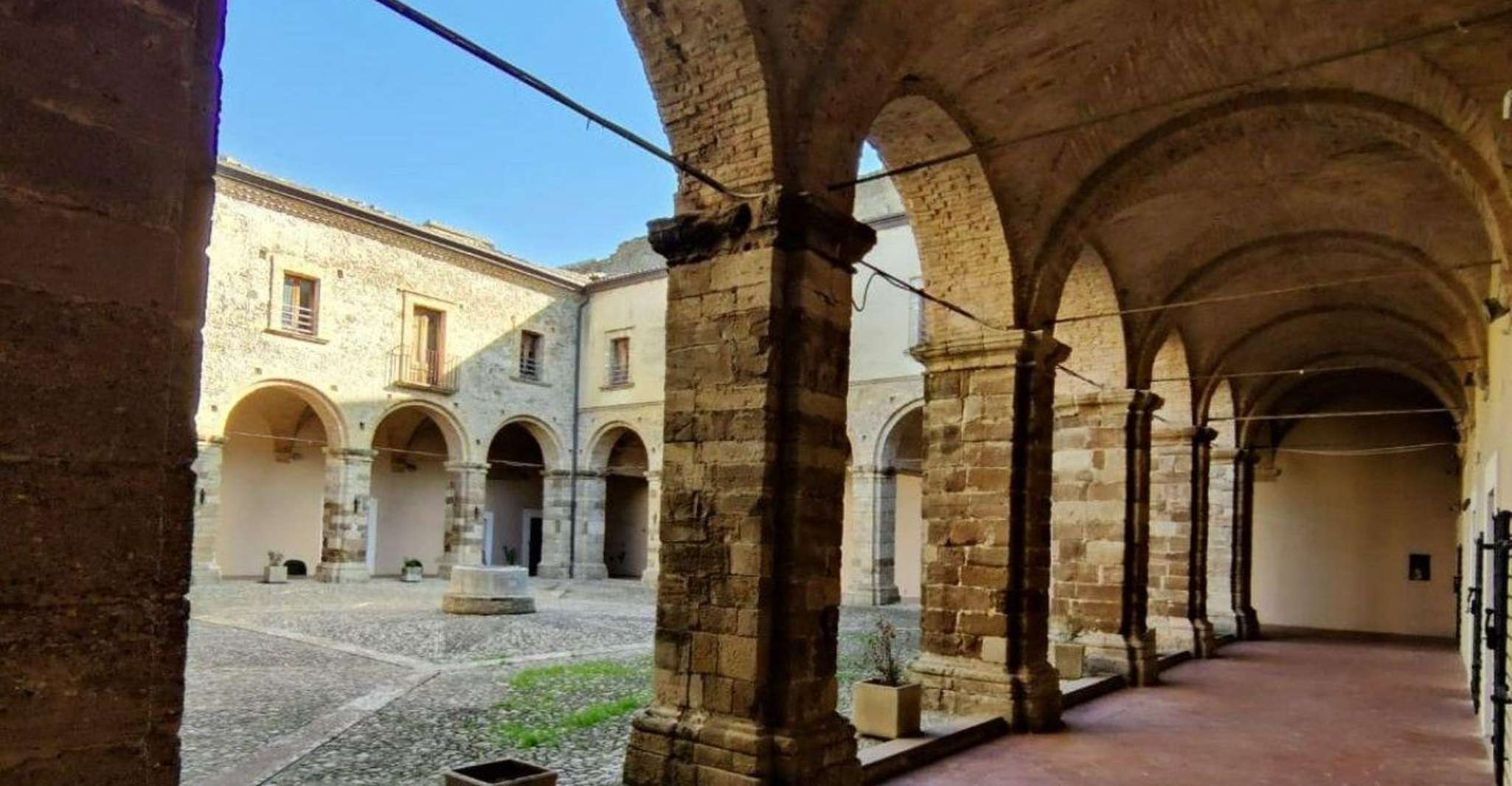 Ferrandina: tour privato con degustazione di liquori locali