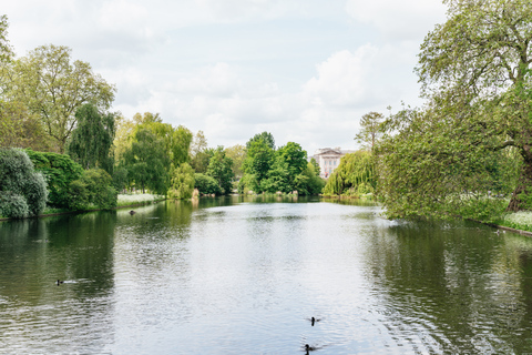 London: Changing of the Guard Tour by Buckingham Palace