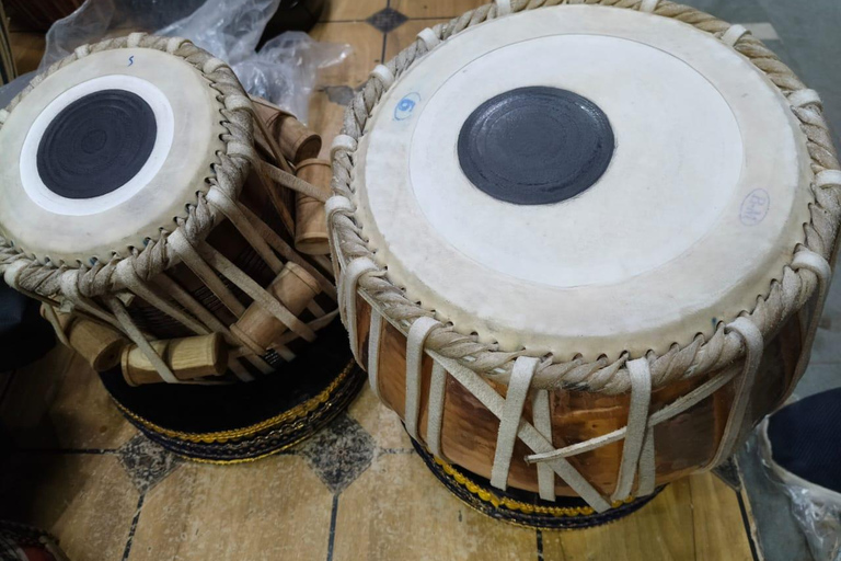 فاراناسي: دروس موسيقية على السيتار والطبلة والهارمونيوم