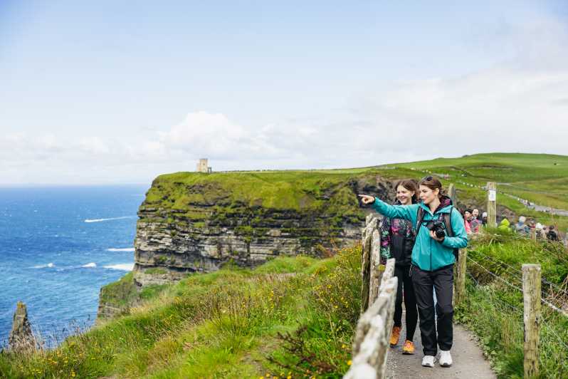 Von Galway aus: Ganztägige Cliffs of Moher & The Burren Tagestour