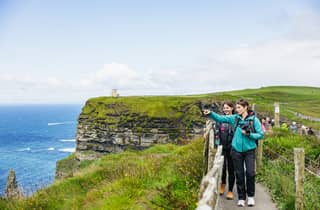 Von Galway aus: Ganztägige Cliffs of Moher & Burren geführte Tour