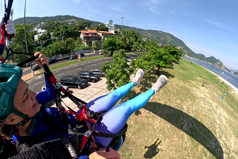 Rio de Janeiro: Paragliding in Niterói with experienced instructors