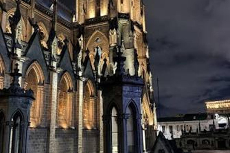 Quito: Night Tour with Empanadas, HotChocolate, and Canelazo