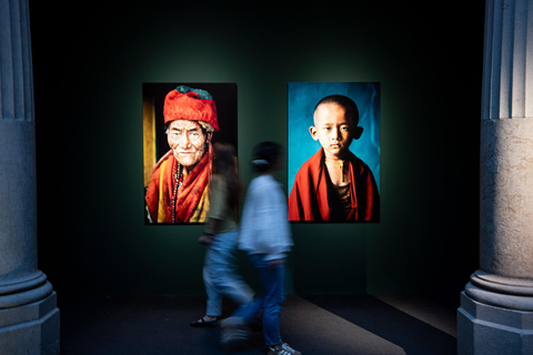 Barcelona: Palau Martorell - Steve McCurry Exhibition Barcelona: Palau Martorell - Steve McCurry Exhibit
