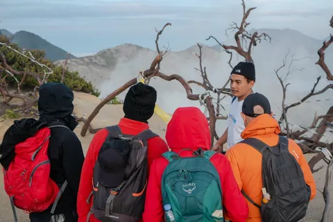 De Banyuwangi: Viagem de 1 dia ao vulcão Ijen com caminhada guiada