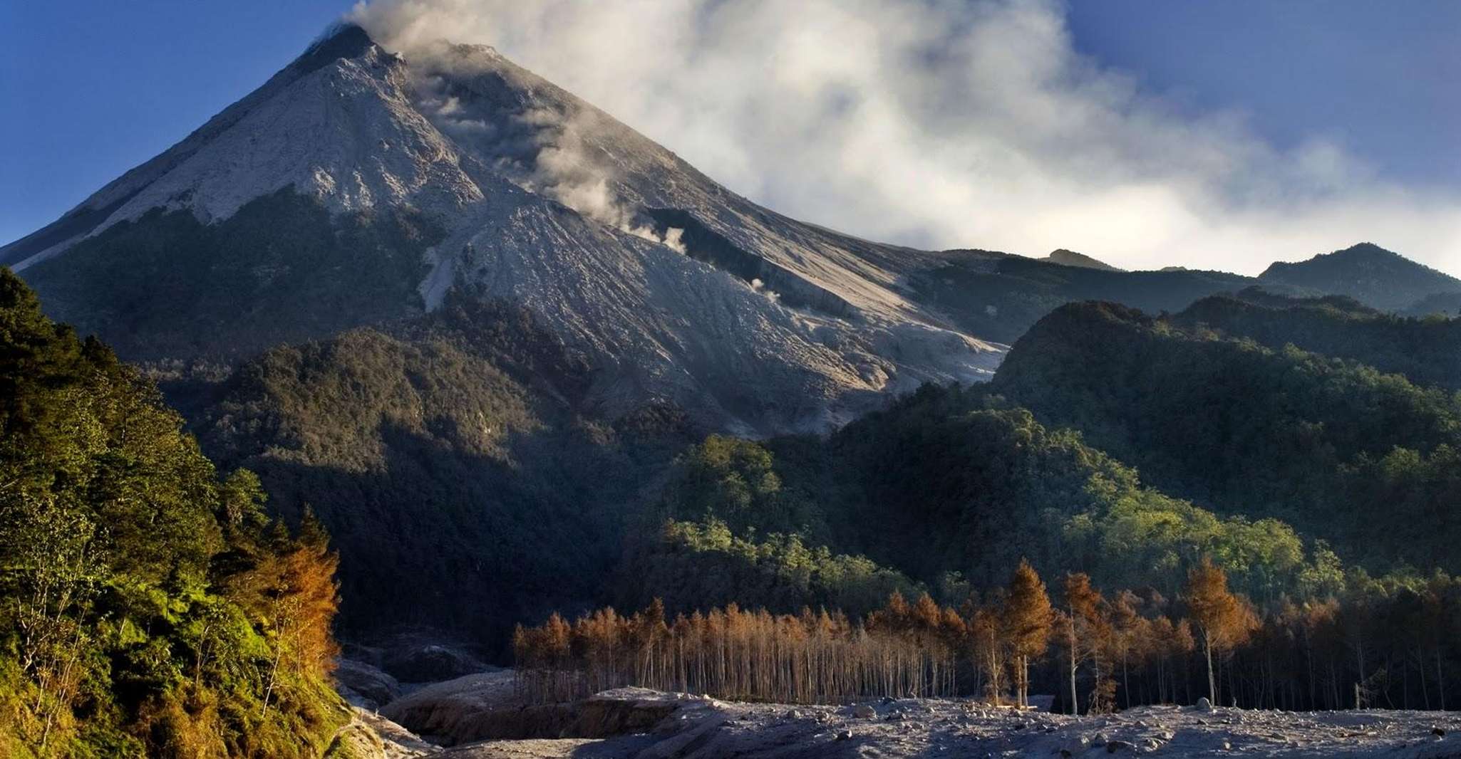 Yogyakarta , mt merapi amanecer, cueva jomblang y cueva pindul - Hizvo