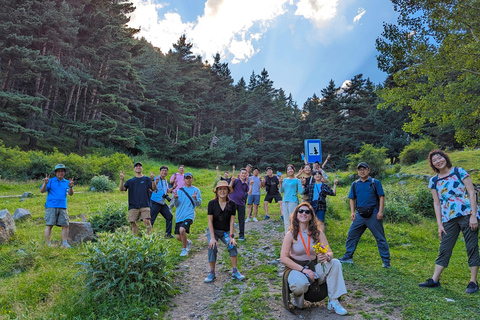 Tbilisi: Kazbegi Hiking Tour with Homemade Lunch