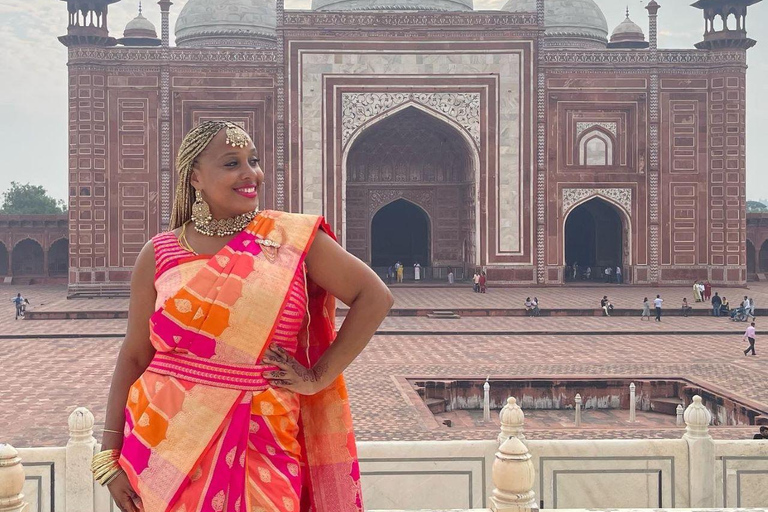 Wedding Wear & Bollywood Glam Shopping Tour (Women-Led Tour) Wedding Wear & Bollywood Glam Shopping Tour (Half-Day Tour)