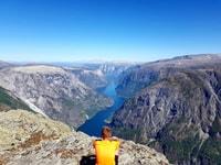 Flåm, Borgund Stave Church, Lærdal y Stegastein Tour - Housity