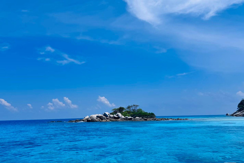 Phuket Luxury Small Group Yacht Tour & Water Toys & Racha