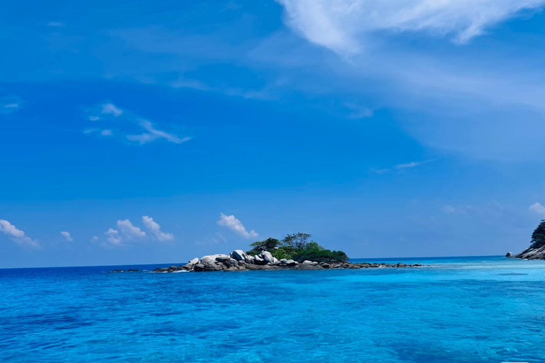 Phuket Luxury Small Group Yacht Tour & Water Toys & Racha