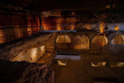 De Göreme: Passeio pelos destaques vermelhos e verdes da CapadóciaO tour guiado inclui guia de turismo, carro e taxas de entrada