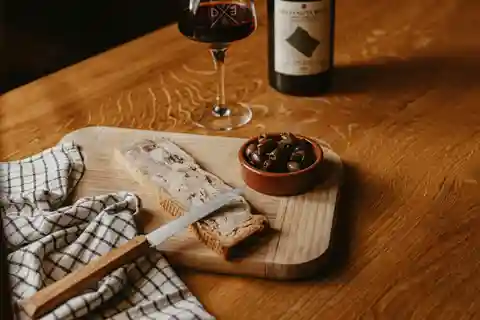 Chamonix: Hike and taste local products facing Mont Blanc
