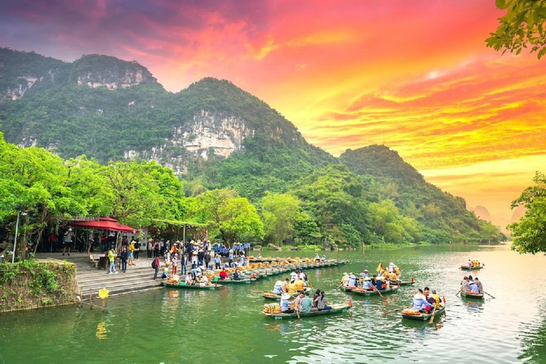 Scenic Vietnam Highlights: Coastal Towns, Culture & Bays