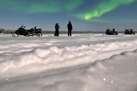 Levi: safari na skuterach śnieżnych w poszukiwaniu zorzy polarnejLevi: Safari na skuterach śnieżnych pod zorzą polarną