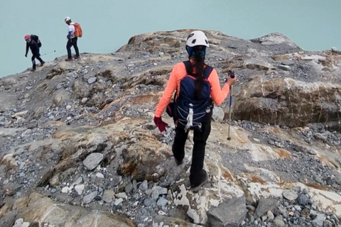 Ushuaia: Laguna and Glacier Ojo del Albino with Mini Hike