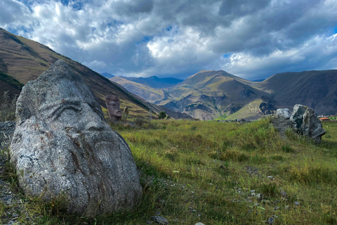 Tbilisi: Day Trip to Kazbegi with Hotel Pickup and Drop-off