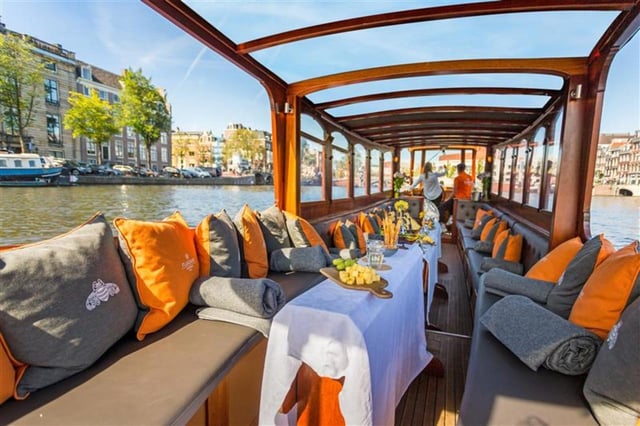 Amsterdam: Classic Boat Cruise with Optional Cheese &amp; Wine