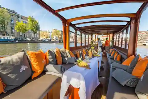 Amsterdam: Klassische Bootsfahrt mit optionalem Käse & Wein