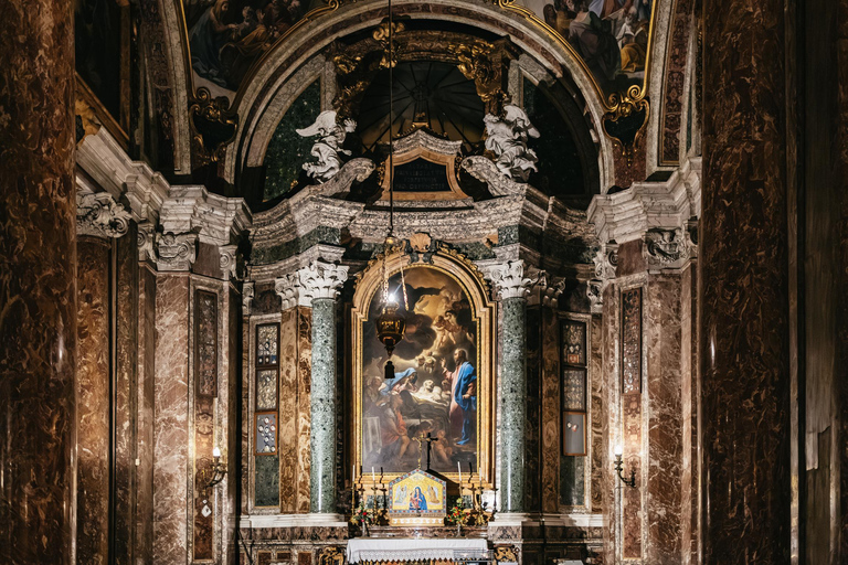 Rome : visite à pied des sites incontournables de la ville en petit groupe au clair de luneVisite de groupe en anglais