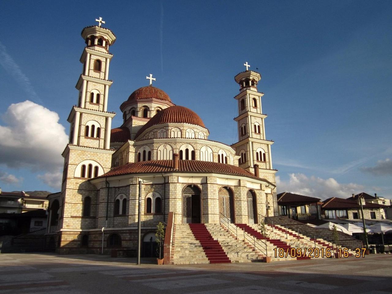 Ab Tirana: 2-tägige Tour nach Berat / zu den Thermalbädern und nach Gjirokastra