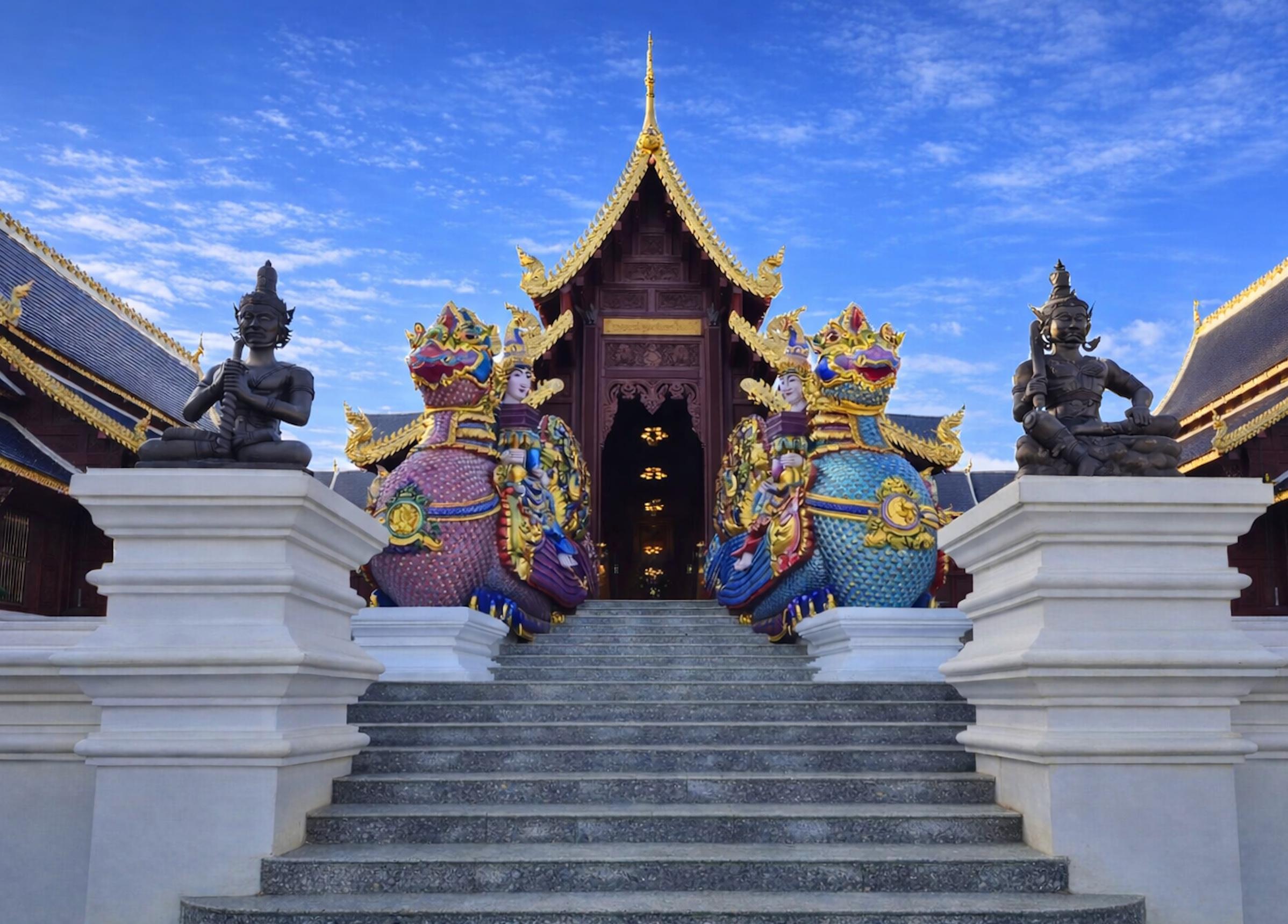 Ab Chiang Mai: Dantewada, Blauer Tempel und Bua-Tong-Wasserfall – Tour