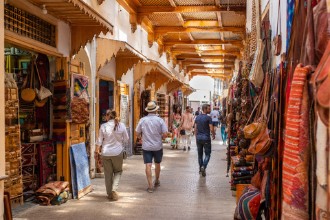 Marrakesh: Saadian Tombs, Bahia Palace, Mellah & Medina Tour Shared Group Walking Tour in English from the Meeting Point