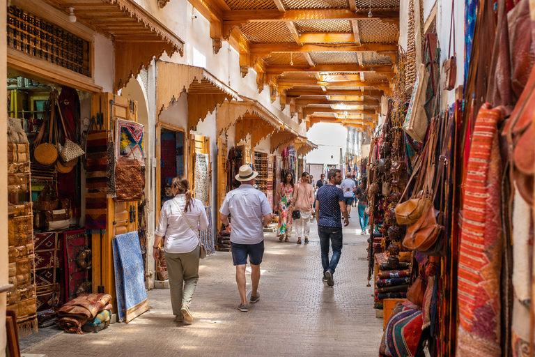 Marrakesh: Saadian Tombs, Bahia Palace, Mellah & Medina Tour Shared Group Walking Tour in English from the Meeting Point