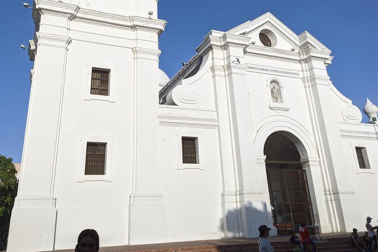 SANTAMARTA: Panoramic CITY TOUR of History and Culture, in Chiva