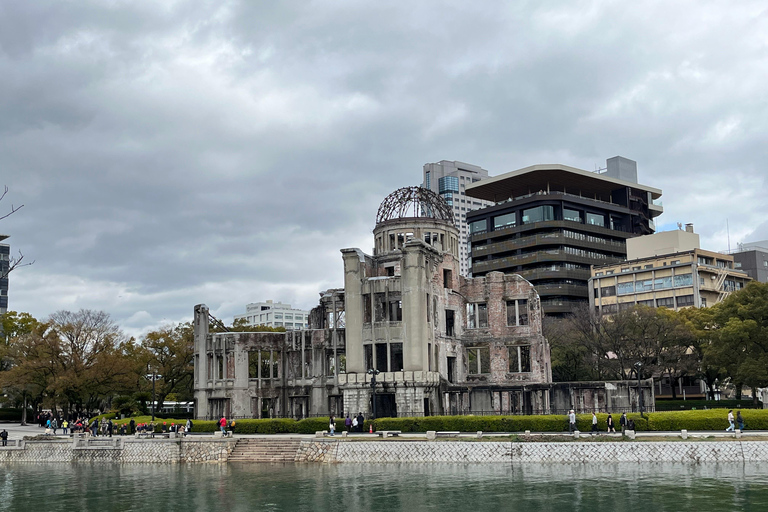 Hiroshima: passeio ao Parque Memorial da Paz e à Ilha MiyajimaHiroshima: pessoas com JR Passes ou ingressos para o trem-bala