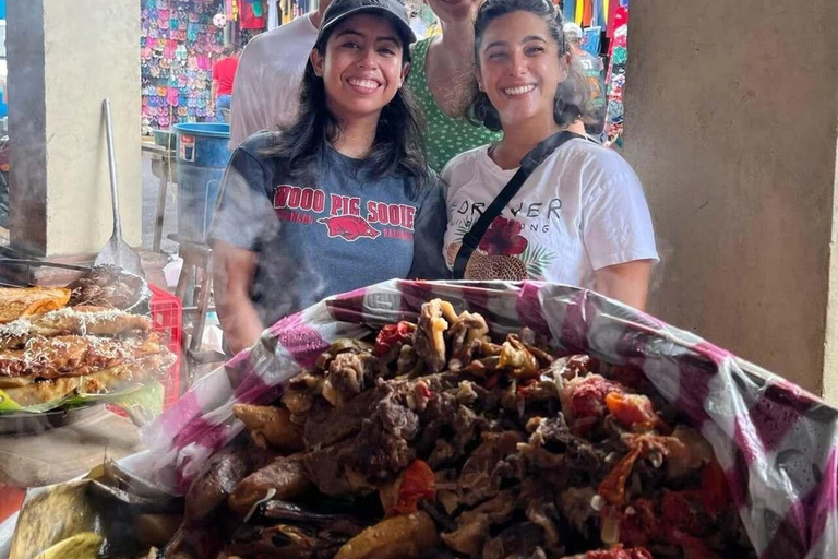León: Local-Led Walking Tour with Nicaraguan Food Tasting