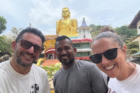 Kandy: Sigiriya Rock Fortress & Dambulla Cave Temple Tour