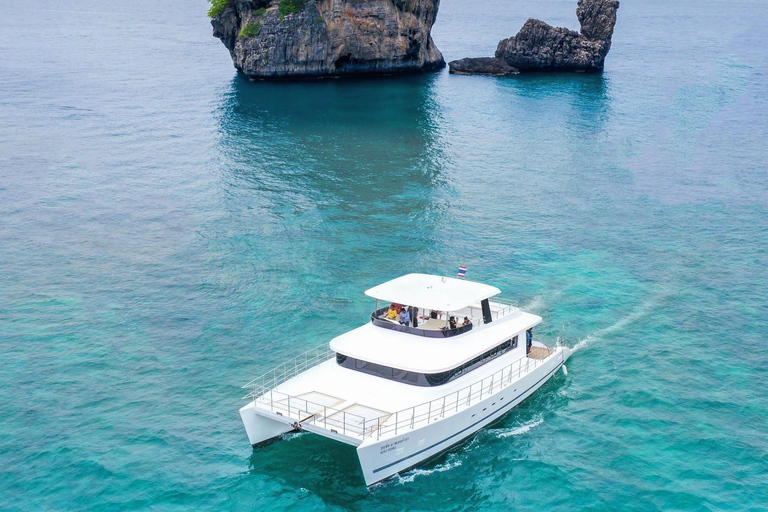 Krabi: Luxuriöse Sonnenuntergangsfahrt zu 4 Inseln mit einem Power-Katamaran