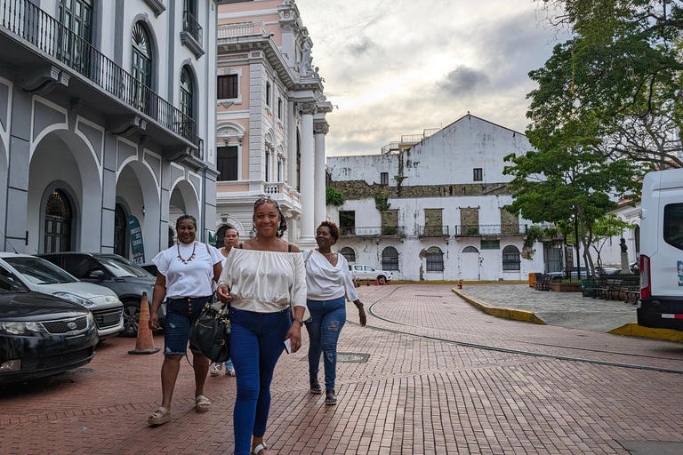 Panama City: Canal, Old Town, and Amador Causeway Tour