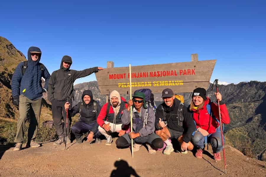 Mount Rinjani Trekking Touren 3 Tage/2 Nächte Gipfel, See & heiße Quellen. Foto: GetYourGuide Mount Rinjani Trekking Touren 3 Tage/2 Nächte Gipfel, See & heiße Quellen. Foto: GetYourGuide