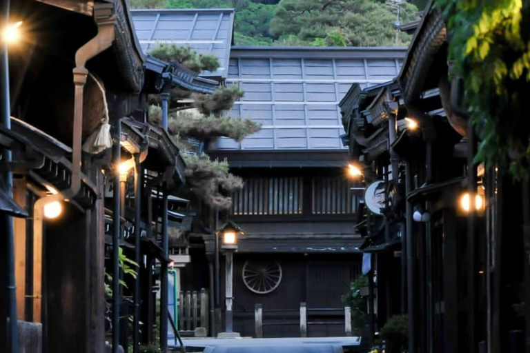 Tokyo: Hida Takayama & Shirakawa-go Day Trip with Guide