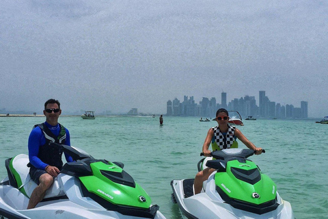 卡塔尔水上摩托艇探险之旅：骑行、探索海岸线卡塔尔 60 分钟喷气滑水冒险之旅（含向导）