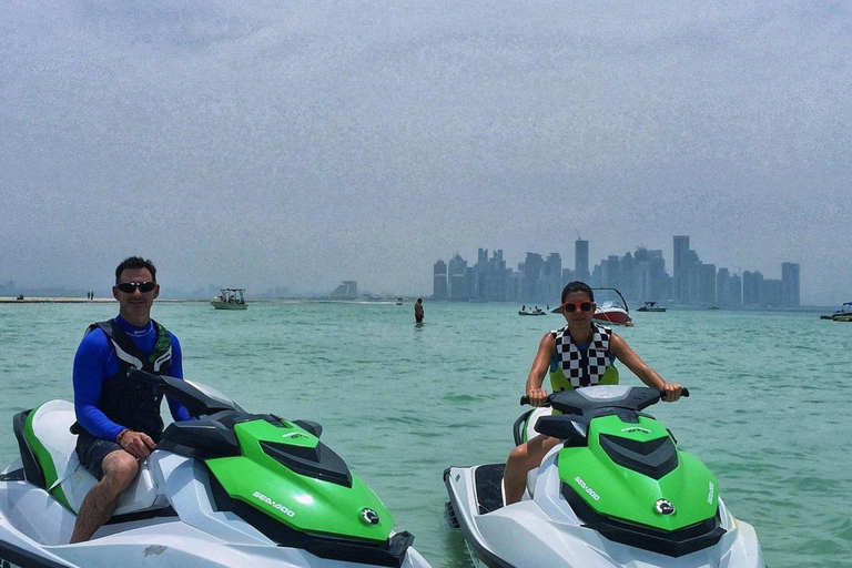 卡塔尔水上摩托艇探险之旅：骑行、探索海岸线卡塔尔 60 分钟喷气滑水冒险之旅（含向导）