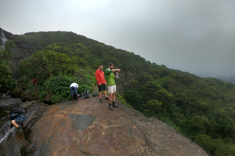 Kandy: Dagstur med vattenfall och lokal by med lunch