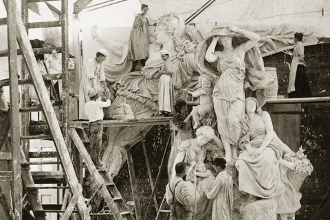 Chicago: Women's History Walking Tour with Interiors