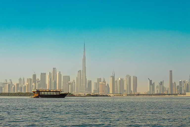 迪拜：日落与晚餐游轮之旅，乘“娜拉女士”号启航上层甲板