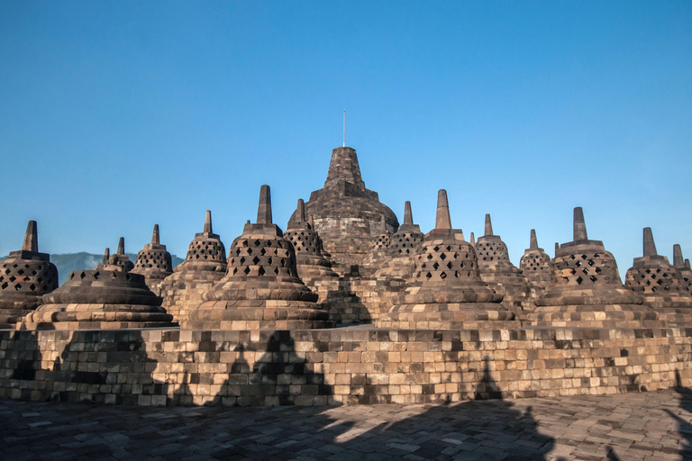 Tour dei templi di Borobudur e Prambanan con laboratorio di batikBorobudur e Prambanan con laboratorio di batik e biglietto per il tempio