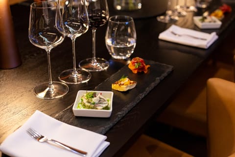 Adelaide: Cultural Connections Canapés & Wine Experience - Image 2
