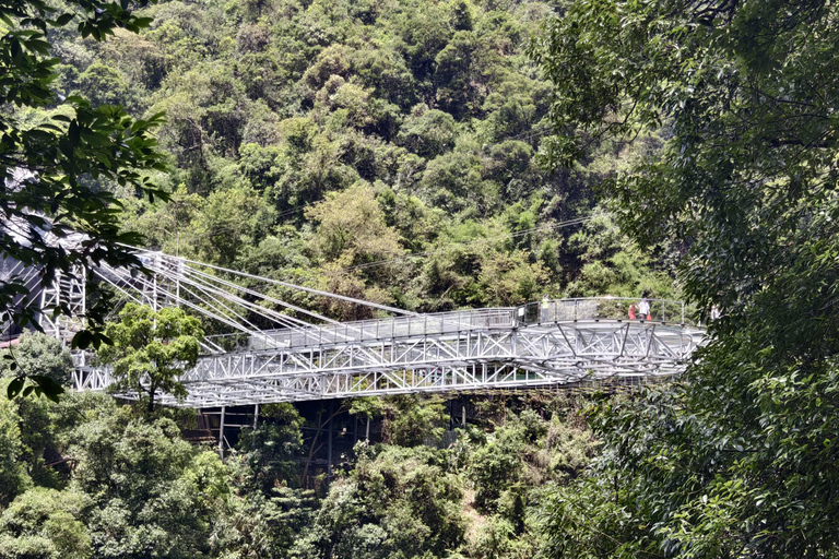 قوانغتشو: ركوب الرمث في Gulong Gorge والجسر الزجاجي والسباقمضيق جولونج: جولة من 3 أنشطة