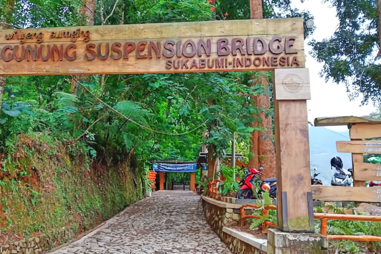 Jakarta Tour : Situ Gunung Waterfall & Suspension Bridge