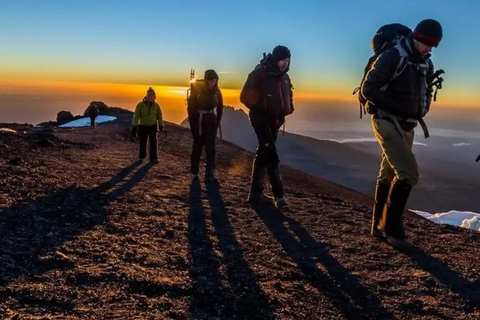 SENDERISMO EN EL MONTE MERU 5 DÍAS