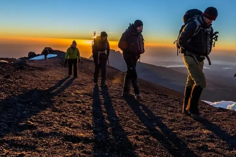 SENDERISMO EN EL MONTE MERU 5 DÍAS