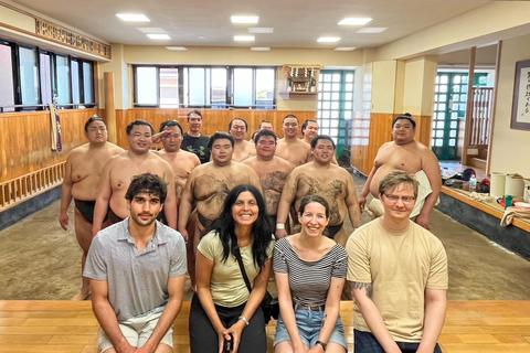 Tokyo : Visite de l&#039;entraînement matinal des sumos avec sièges au bord de l&#039;arène